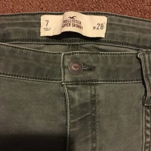 Hollister skinny cargo jeans in olive green.